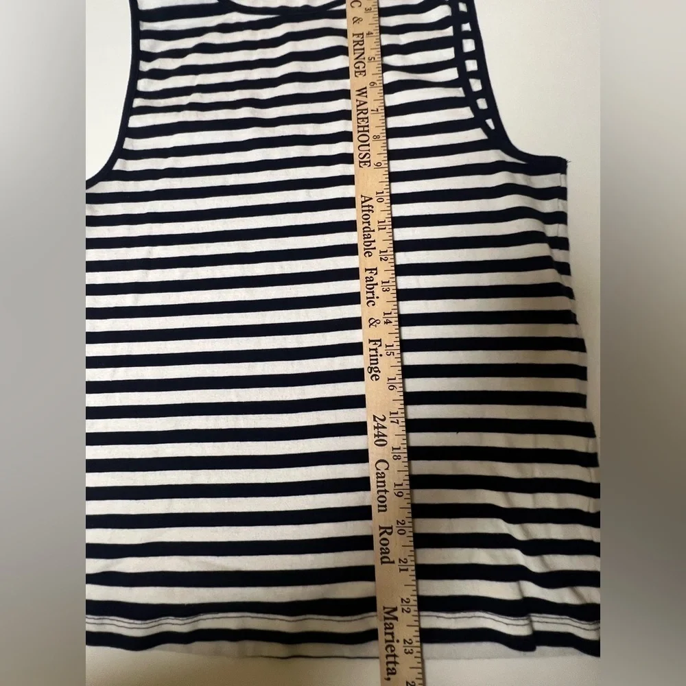 J CREW NAVY & WHITE STRIPE SLEEVELESS TOP W/ROUND NECK  SIZE XL. SOFT COTTON
